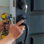 Er det tid til at få installeret en ny lås i dit hjem?